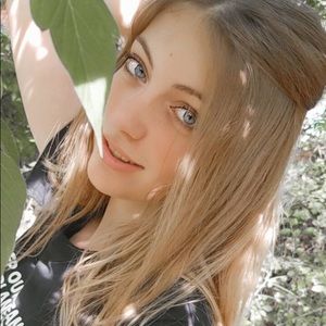 Meet your Posher, Elise